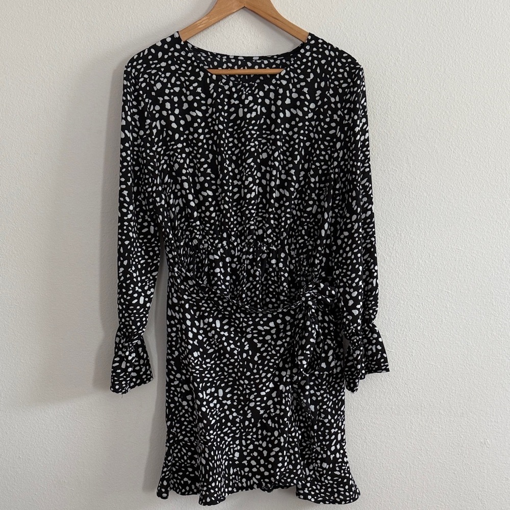Chic Black and White Long Sleeve Dress